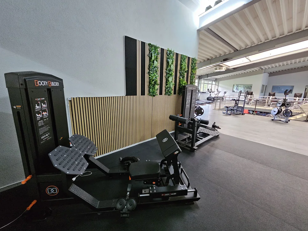 Booty Builder Geräte im oberen Studiobereich des Kraftwerk Zell